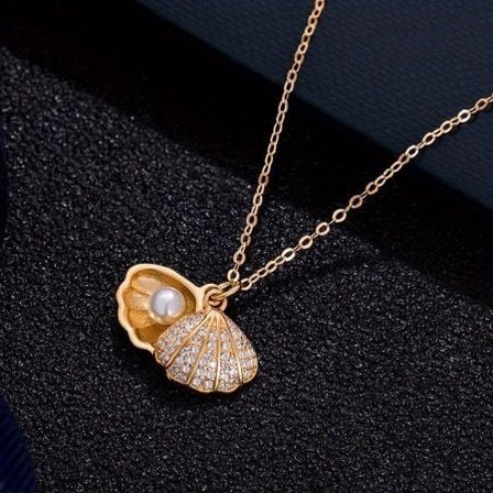 Pearl Shell Pendant Necklace