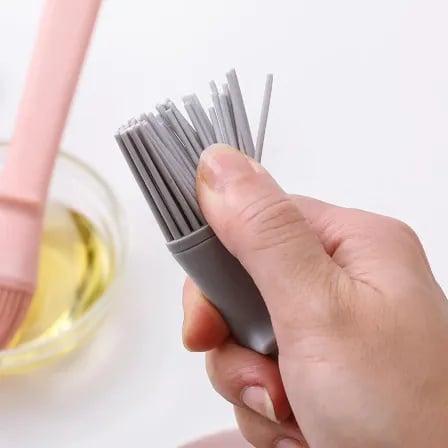 Silicone Oil Brush 2 in 1 with Inbuilt Container (স্বাস্থ্য ঝুঁকি এড়াতে কম তেল ব্যবহারে কার্যকরী) – ৪